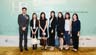 宏利人壽保險（國際）有限公司首席人力資源總監杜錦華先生及其團隊(左起六位)與Ms. Belinda Chan, Hong Kong Aircraft Engineering Co. Ltd.(右一)。